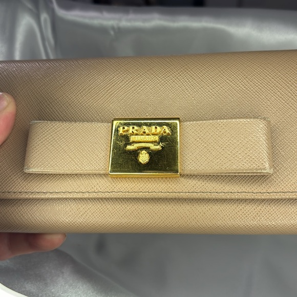 PRADA SAFFIANO FIOCCO WALLET W/AUTHENTICITY CARD - Picture 4 of 11